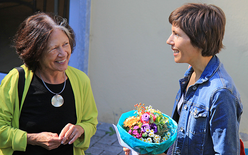 Helga Schlagenhauff und Claudia Brümmer im Gespräch