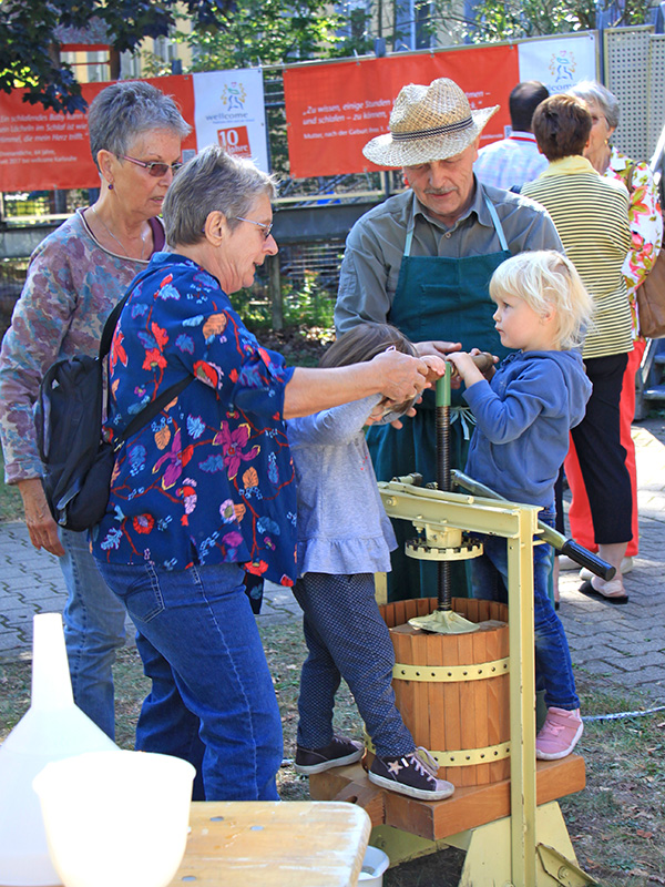 Äpfel werden gepresst