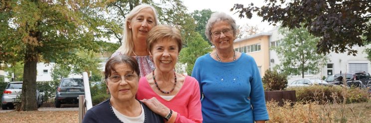 Vier Seniorinnen von Alt & Jung