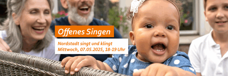 Junge und alte Menschen singen miteinander